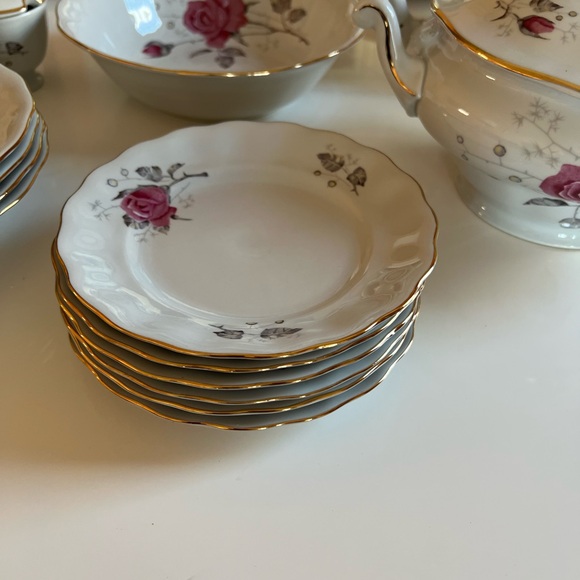 an exquisite porcelain china dining set, made in Poland in 1980. - Picture 5 of 16